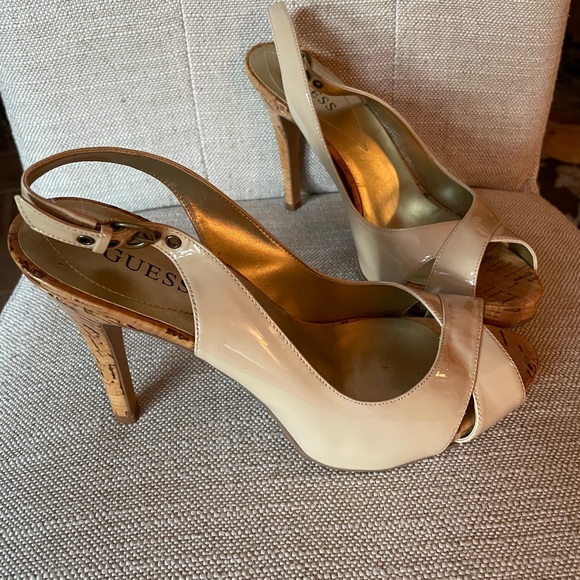 GUESS nude patent leather platform sandals - Picture 4 of 6